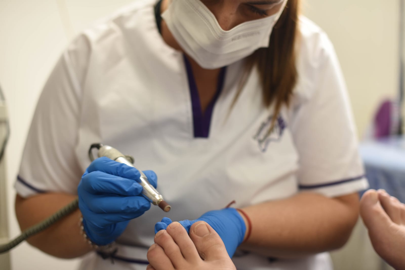 Atención podológica a un paciente